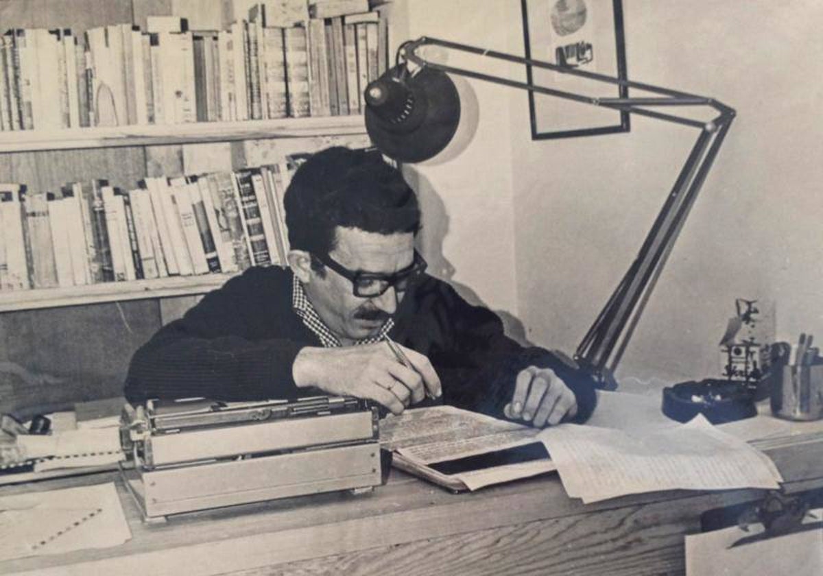 Gabriel García Márquez revisando el manuscrito de 'Cien años de soledad'