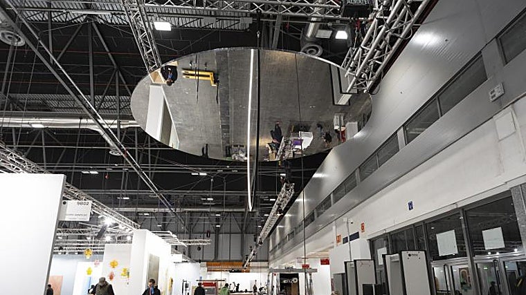 'Your imaginary future', de Olafur Eliasson, en el exterior del estand de Elvira González