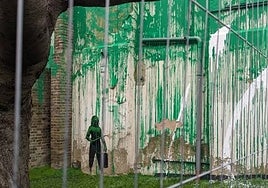 El nuevo mural de Banksy en el norte de Londres, vandalizado con pintura blanca