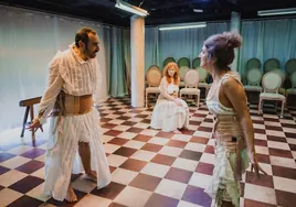 'El teatro de las locas': un electroshock festivo y burlesco
