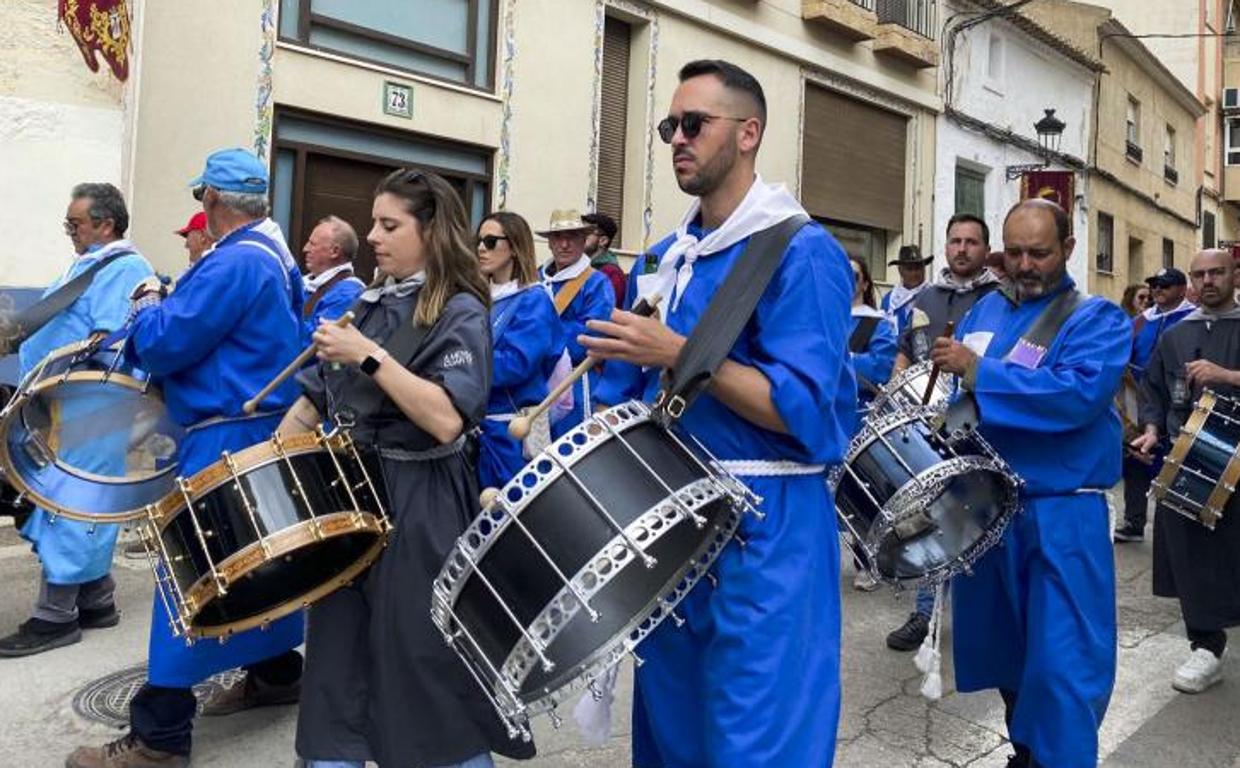 Vecinos de Tobarra, estos días durante el toque de tambores
