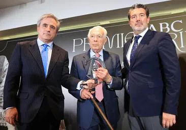 El día que Madrid se rindió a Curro Romero y recibió emocionado el XV Premio Taurino de ABC