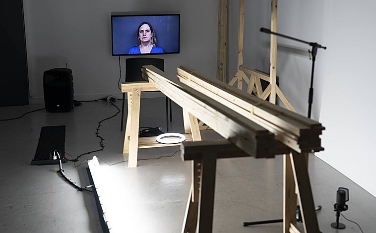 Imagen principal - en las imágenes, distintos momentos de ‘Políptico de las operaciones’