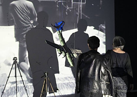 Imagen secundaria 1 - en las imágenes, distintos momentos de ‘Políptico de las operaciones’