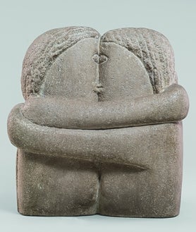 Imagen secundaria 2 - Arriba, una sala del Pompidou con cinco 'Pájaros' de Brancusi. Sobre estas líneas, a la izquierda, dos de sus 'Focas'; a la derecha, 'El beso' (1907, Museo de Arte de Craiova, Rumanía) 