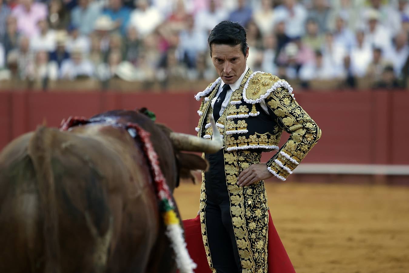 Un momento de la faena este viernes de Diego Urdiales en la Maestranza