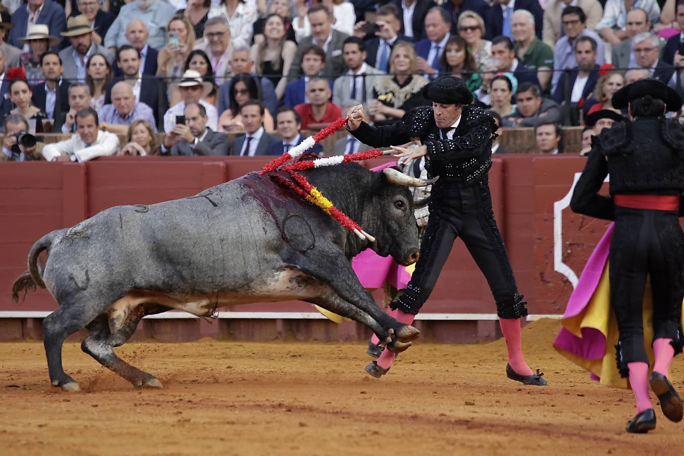 Un momento de la corrida de El Cid, Daniel Luque y Emilio de Justo