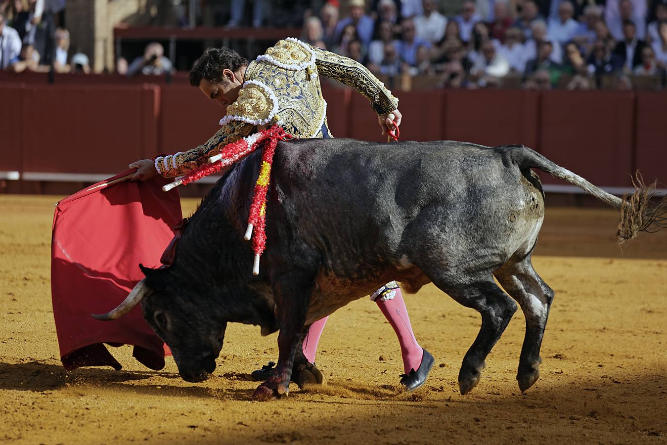 El Cid ha logrado una oreja en el primero de su lote