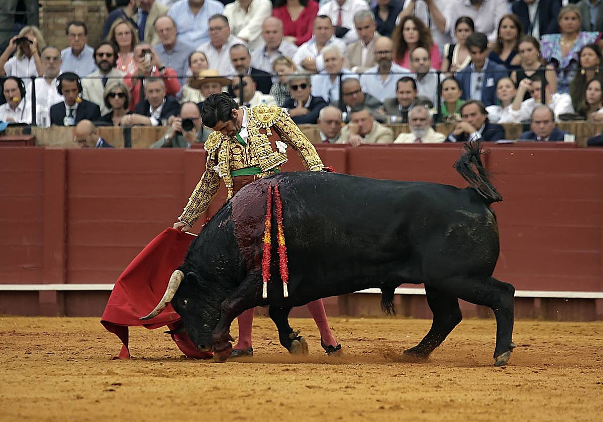 Morante de la Puebla durante la corrida del viernes en la Maestranza