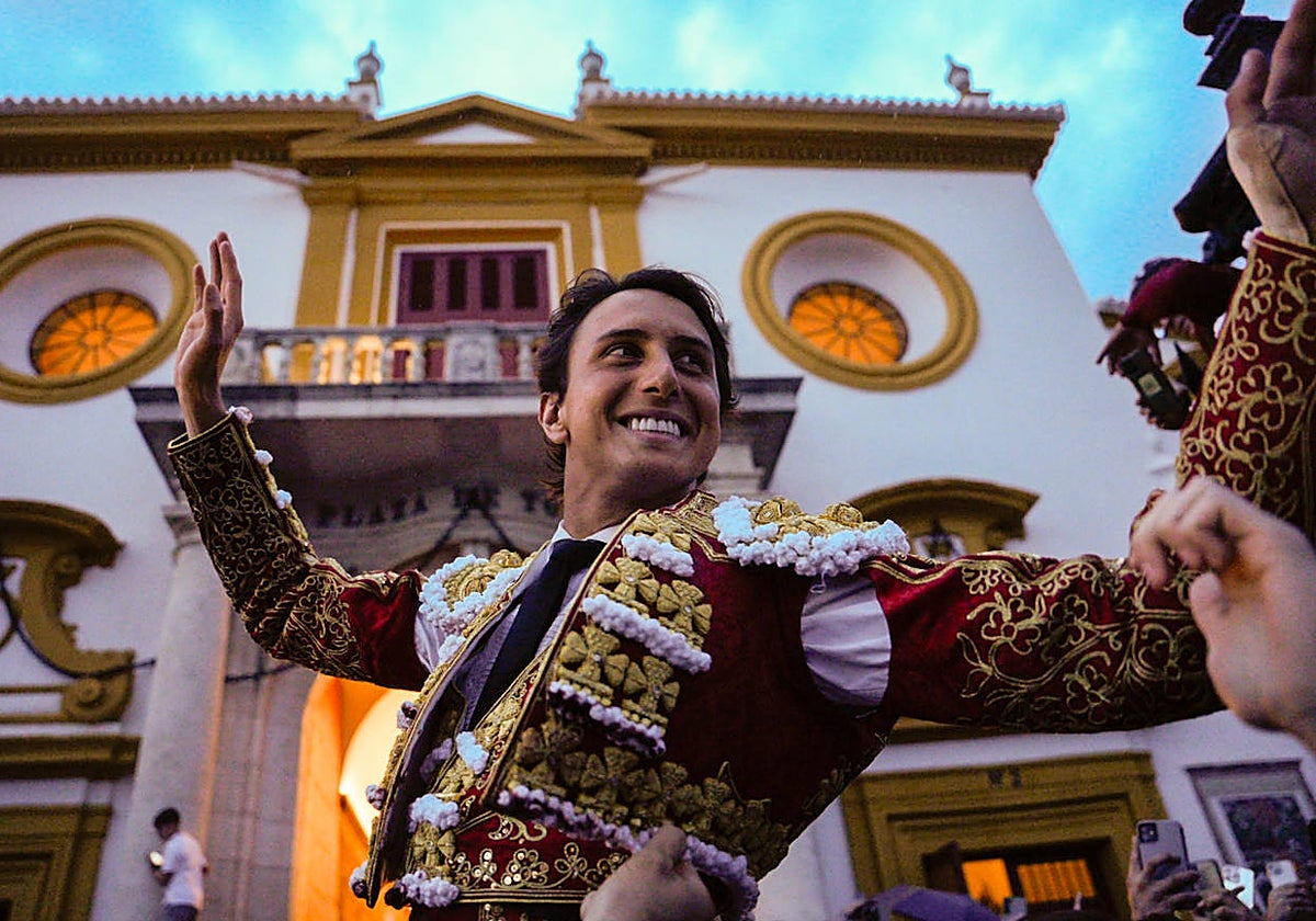 Roca Rey salió por la Puerta del Príncipe tras cortar tres orejas a los toros de Victoriano del Río