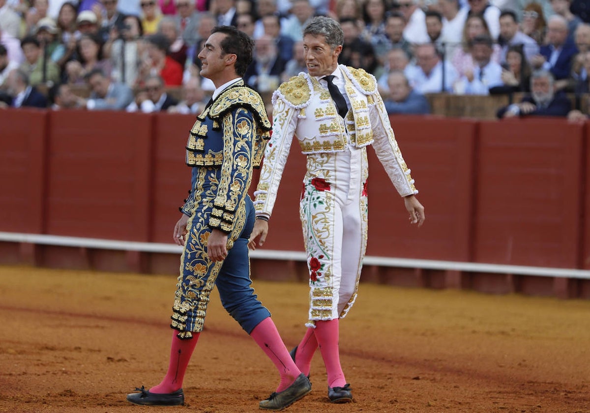 David Fandila 'El Fandi' y Manuel Escribano, tras compartir tercio de banderillas en la Maestranza