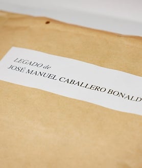 Imagen secundaria 2 - Caja secreta dejada por Eduardo Mendoza, máquina de escribir de Nicanor Parra y legado secreto de Caballero Bonald