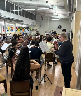 Imagen secundaria 2 - La Joven Orquesta Sinfónica de Valladolid durante los ensayos previos al estreno de la Novena de Beethoven en castellano