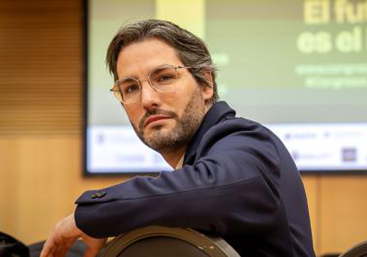 De pequeño, Miguel Iglesias nunca soñó con ser librero. O sí. Dice que nunca fue buen estudiante, pero no porque no le gustaran los libros, más bien al contrario