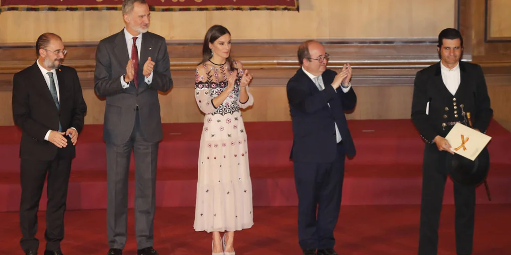Morante de la Puebla recogió de corto el Premio Nacional de Tauromaquia y donó a la Misericordia de Pamplona los 30.000 euros