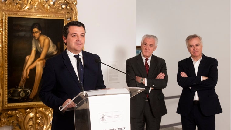 De izquierda a derecha, José María Bellido, alcalde de Córdoba; Evelio Acevedo, director gerente del Thyssen, y Guillermo Solana, director artístico del museo