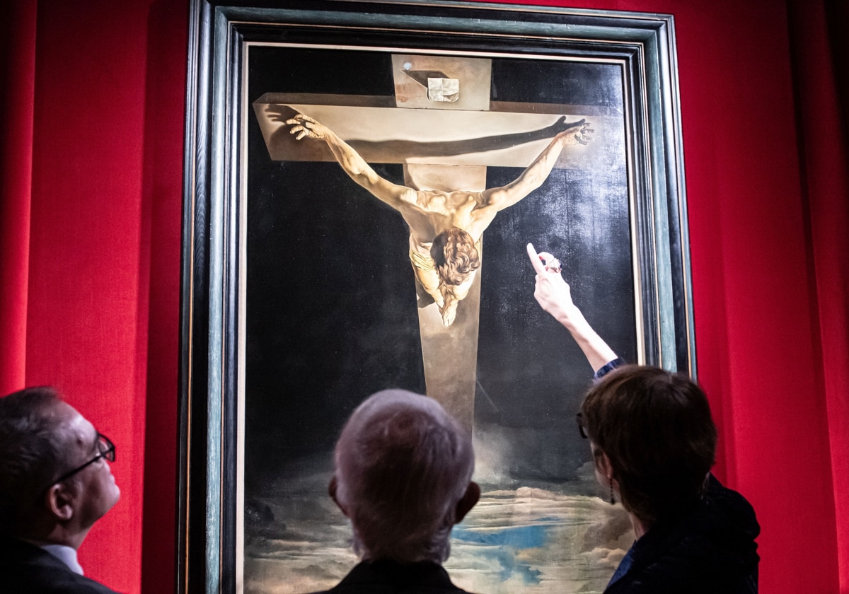 El 'Cristo de San Juan de la Cruz', de Dalí, en una exposición en Figueras
