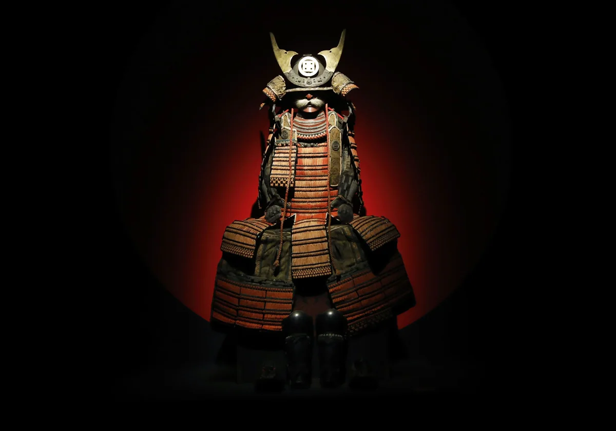 Una de las armaduras de samurái que se puede ver en la exposición