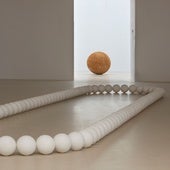 'Perfecta es la pregunta', de James Lee Byars en el Palacio de Velázquez: La belleza como respuesta