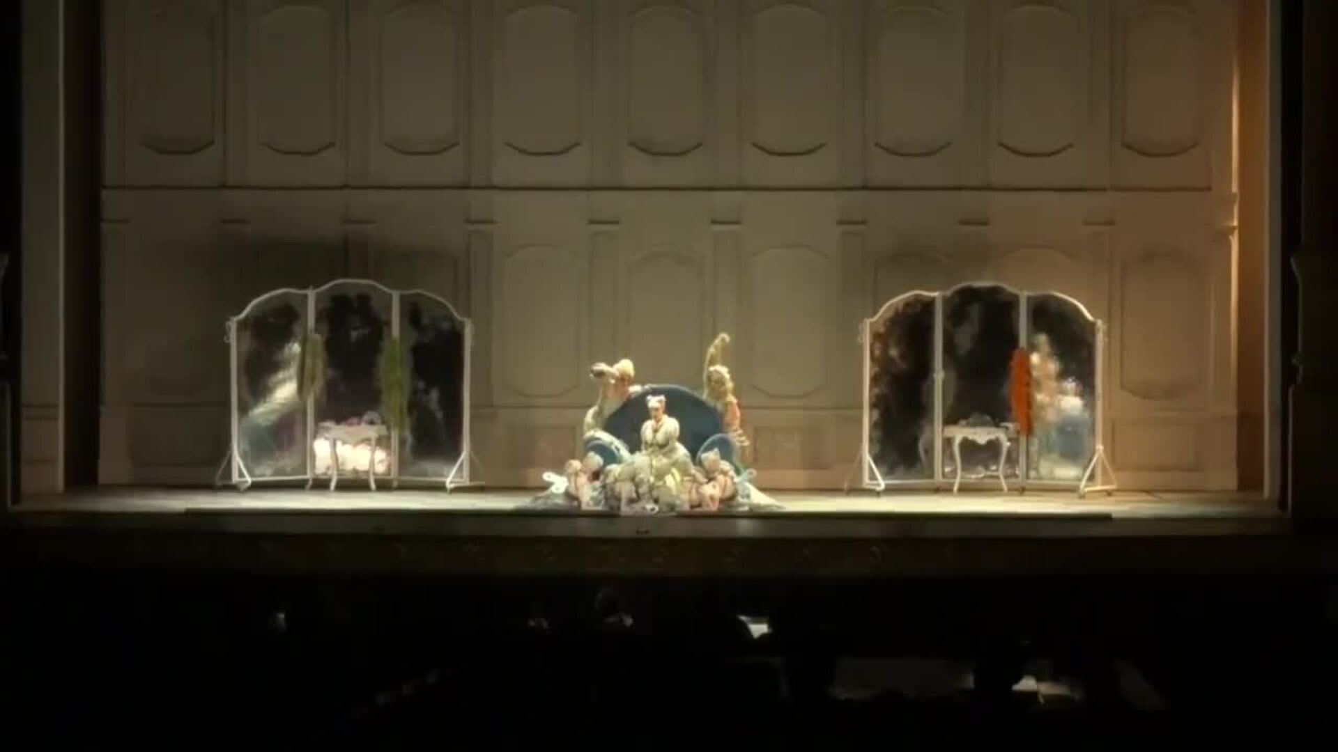 Emma Dante propone una versión pop y surrealista de &#039;La Cenerentola&#039; en el Liceu