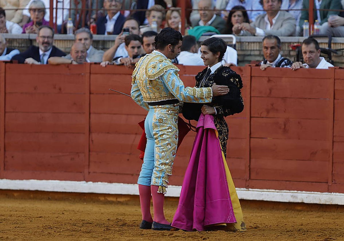Morante brindó su primera faena al joven Manuel Román