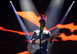 Los Planetas desatan 'La caja del diablo' de la nostalgia en el Tomavistas