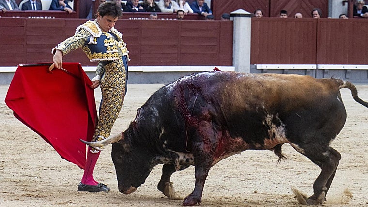Roca Rey, en el cierre por bernadinas al tercero