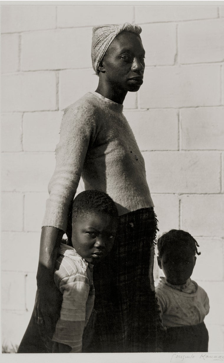 Consuelo Kanaga. 'Ella es árbol de vida', 1950. Brooklyn Museum, Nueva York