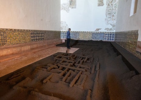 Imagen secundaria 1 - En las imágenes, distintas propuestas de 'Profundis', en el Monasterio de la Cartuja, actual CAAC