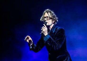 Jarvis Cocker, líder de Pulp, durante la actuación