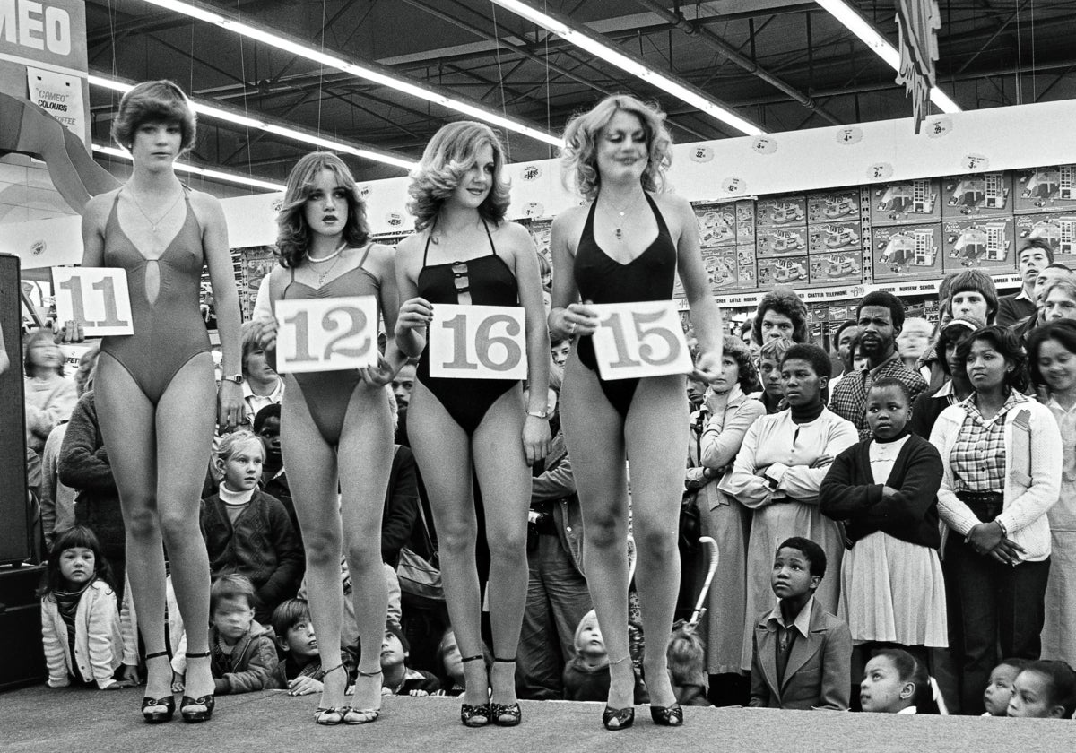 'Concurso de Miss Piernas Bonitas en el hipermercado' (1980)