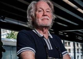 Terry Hayes:  «La gran contribución de internet es llevar el porno a los hogares»