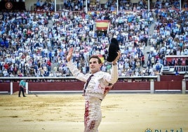 Fernando Adrián, tras salir a hombros: «Estos momentos son gloria y la policía debería dejar que se acerque la gente a los toreros»
