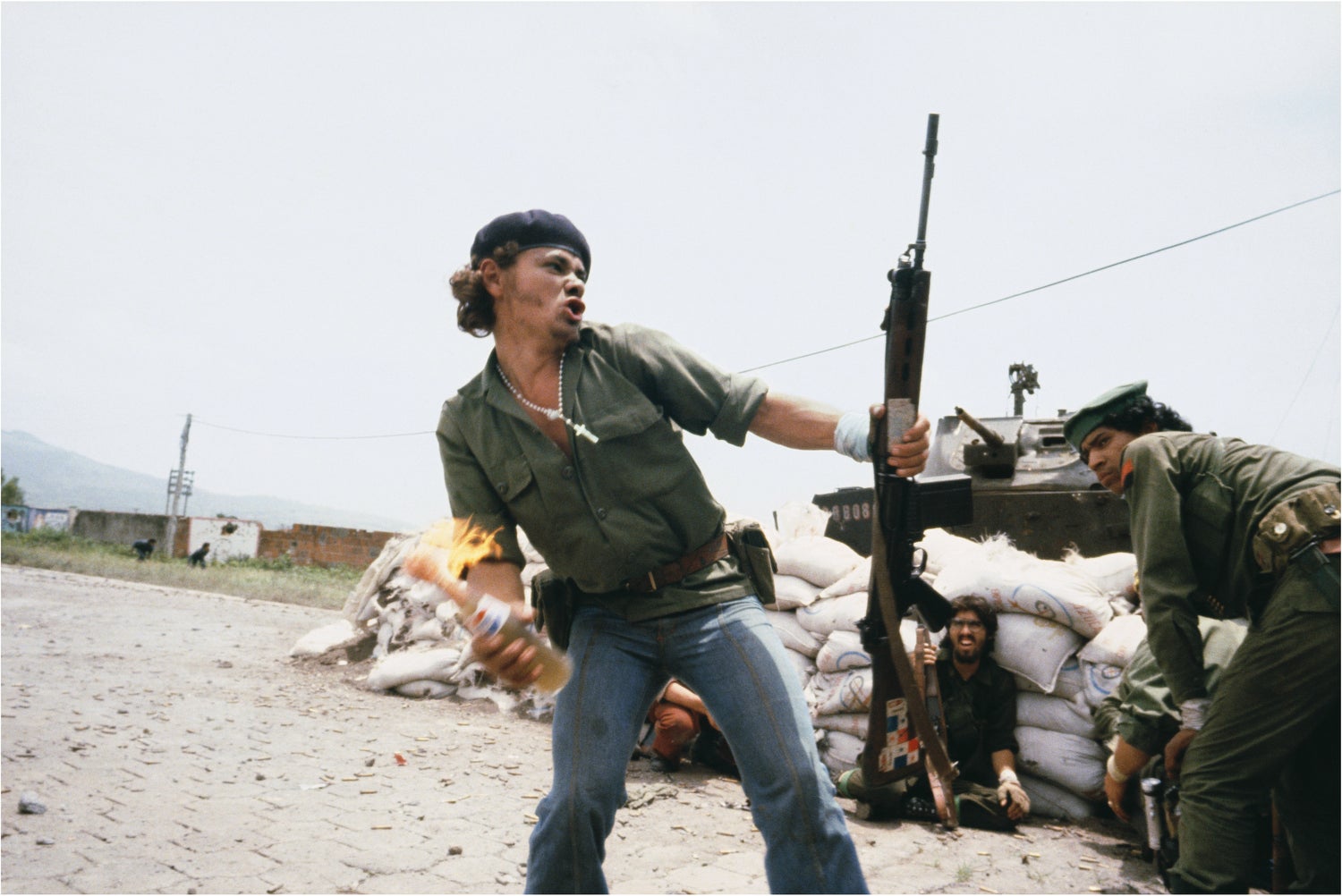 'Nicaragua. Libro. 1978-1979'.  Sandinistas en los muros del cuartel de la Guardia Nacional de Estelí. Nicaragua. 1979