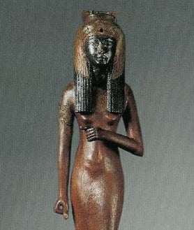 Imagen secundaria 2 - Representaciones de la reina Ahmose Nefertari. Abajo, con su hijo Amenhotep I