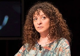 «Este libro trata de hacernos  comprender que la relacionalidad (por oposición a la individualidad) es la que nos conforma como personas y como grupos»