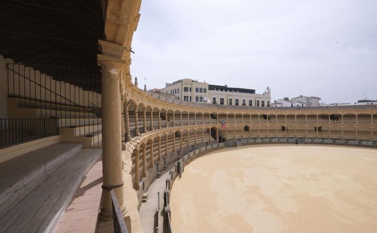 Imagen principal - El teniente de Hermano Mayor de la Maestranza de Ronda: «Se hará una gigantesca y carísima obra para que vuelvan los toros»