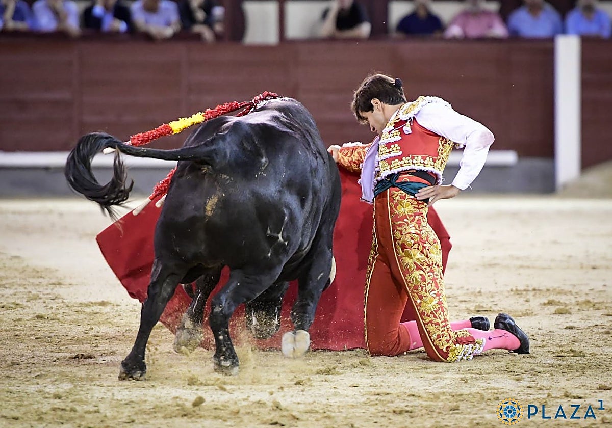 Inicio de faena de Pedro Gallego al cuarto
