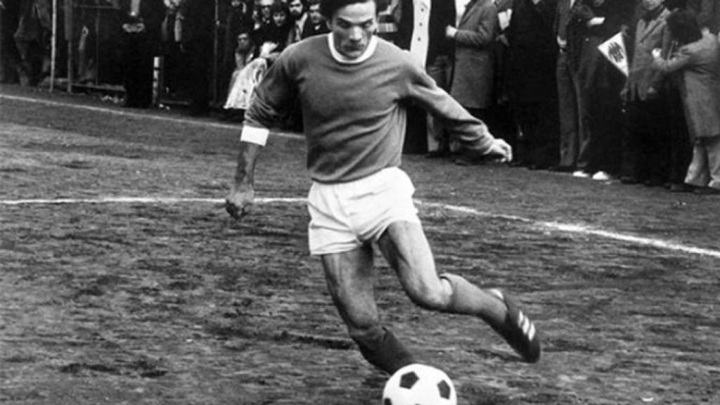 Pasolini jugando al fútbol