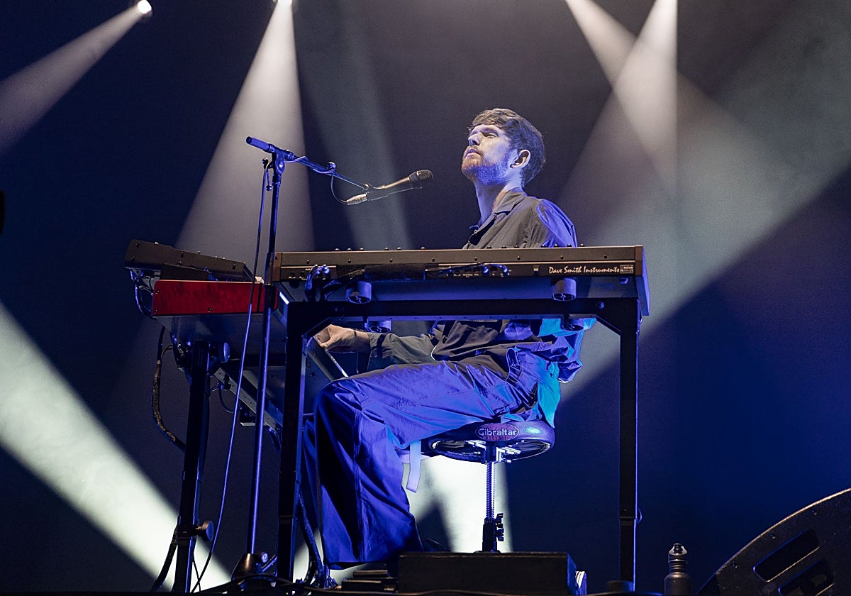 James Blake monta una rave con músicos en las Noches del Botánico