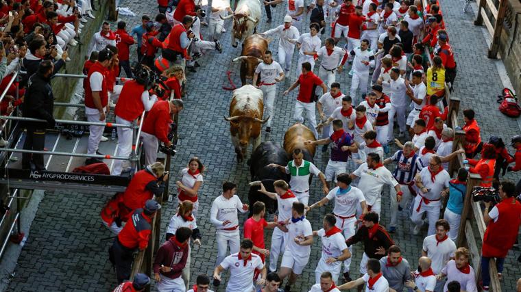 Primer encierro complicado con dos toros sembrando peligro en la plaza