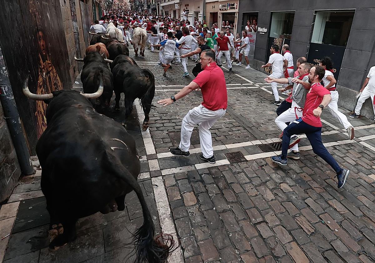 Una imagen del cuarto encierro de San Fermín