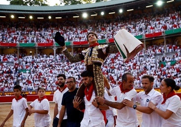 Intratable Roca Rey en una tarde de primerísima figura en Pamplona