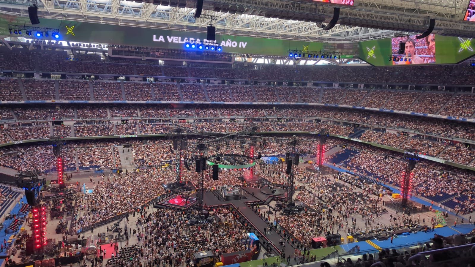 Vista de las gradas y el escenario de 'La Velada del año IV'