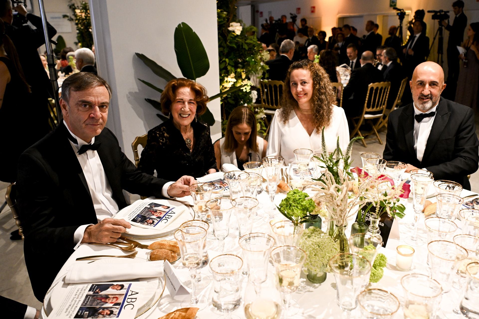 José Ramón Navarro Miranda, presidente de la Audiencia Nacional; Carmen Iglesias, directora de la Real Academia de Historia; Isabel Zarza, CEO Sur de Europa de Dufry; y Carlos Caneiro, director adjunto de ABC.