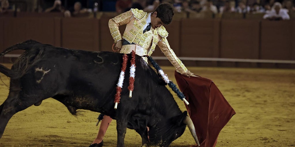 ビクター、トロンコソ、ウルタドがマエストランサの第3回プロモーション闘牛で勝利