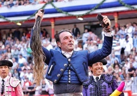 El espectáculo a caballo de Andy Cartagena se inventa un rabo en Santander