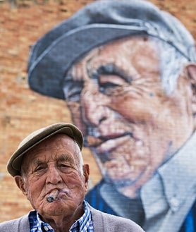 Imagen secundaria 2 - De arriba a abajo, los murales de Koga One, Hélène Planquelle y 'el Tato', obra del canario Matías Mata