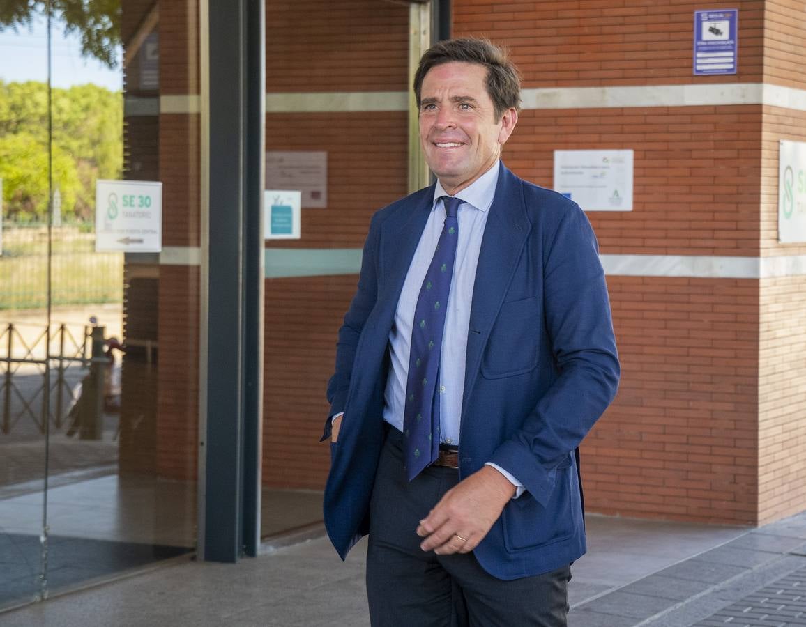 El mundo del toro despide a Pepe Luis Vázquez en el tanatorio de la SE-30