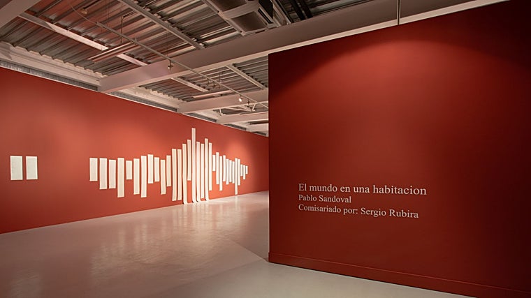 Vista de la exposición 'El mundo en una habitación', en el Centro Párraga